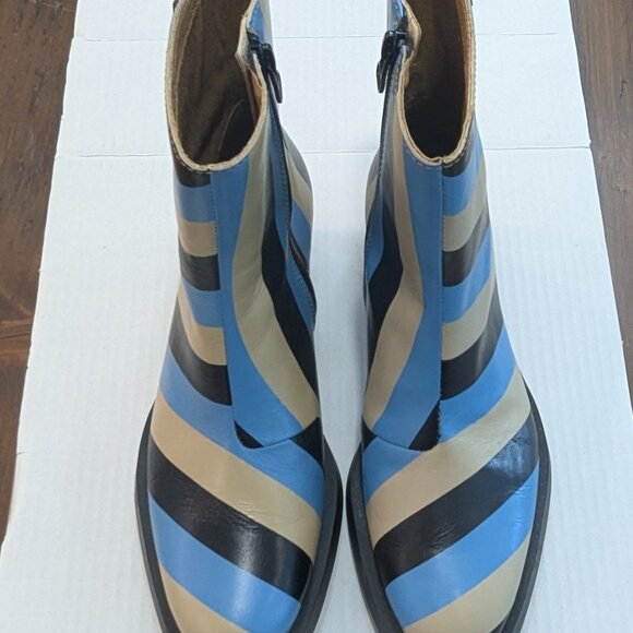 Leather, low-heeled boots - Size 38, 3 colours. Striking, practical, fun. - Picture 7 of 8